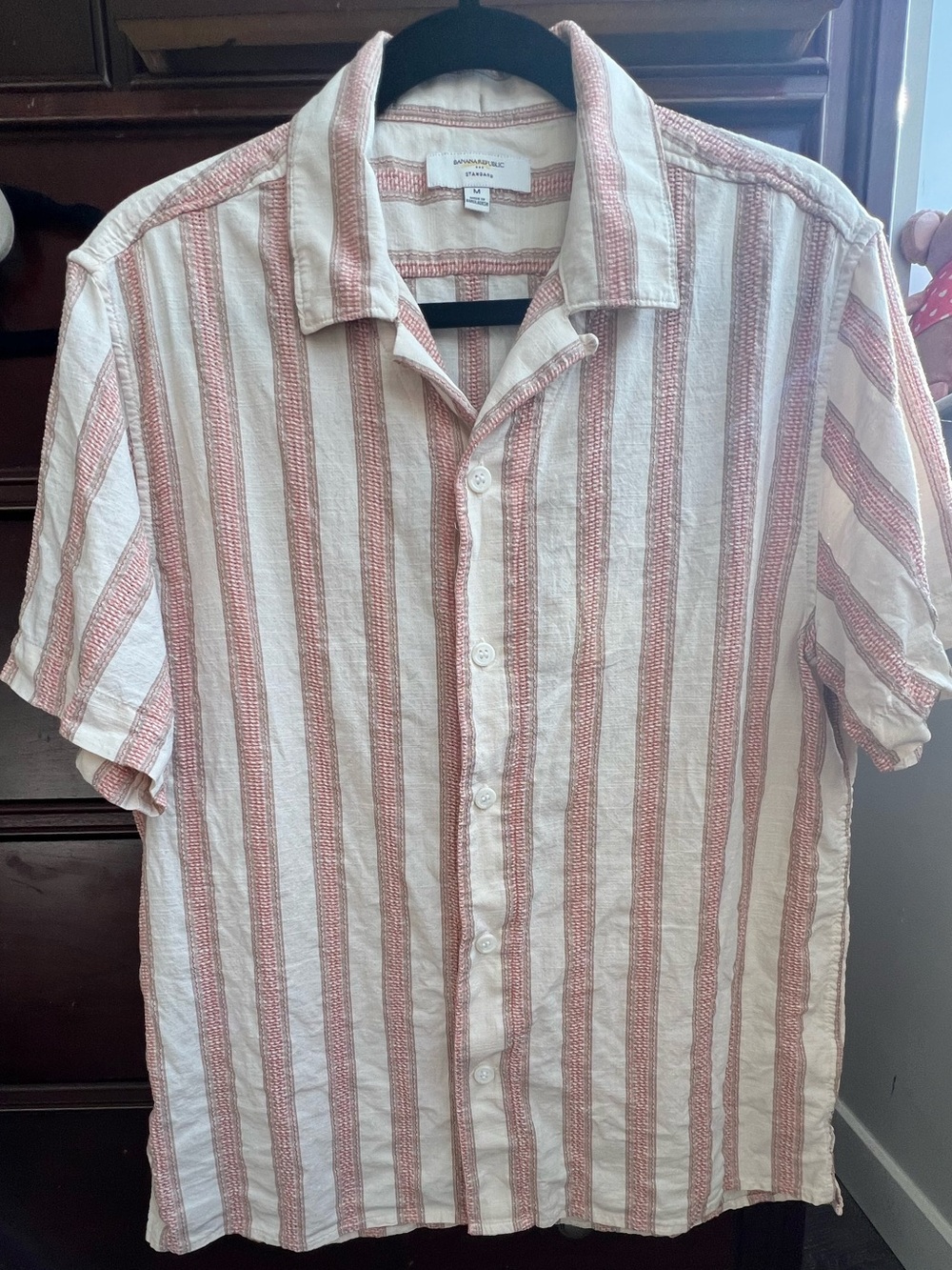 Banana Republic Standard Textured Camp Collar Shirt Men’s M Pink White Striped